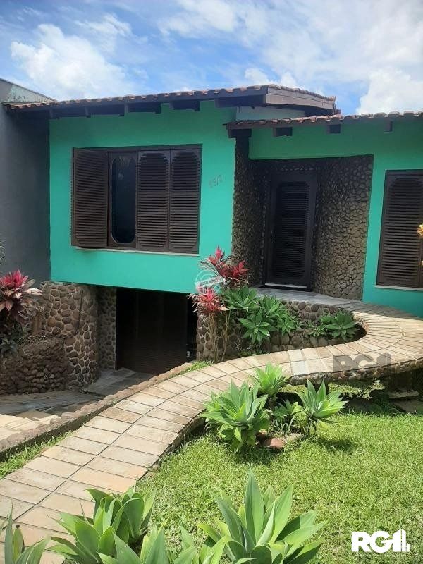 Casa à venda com 4 quartos, 220m² - Foto 2