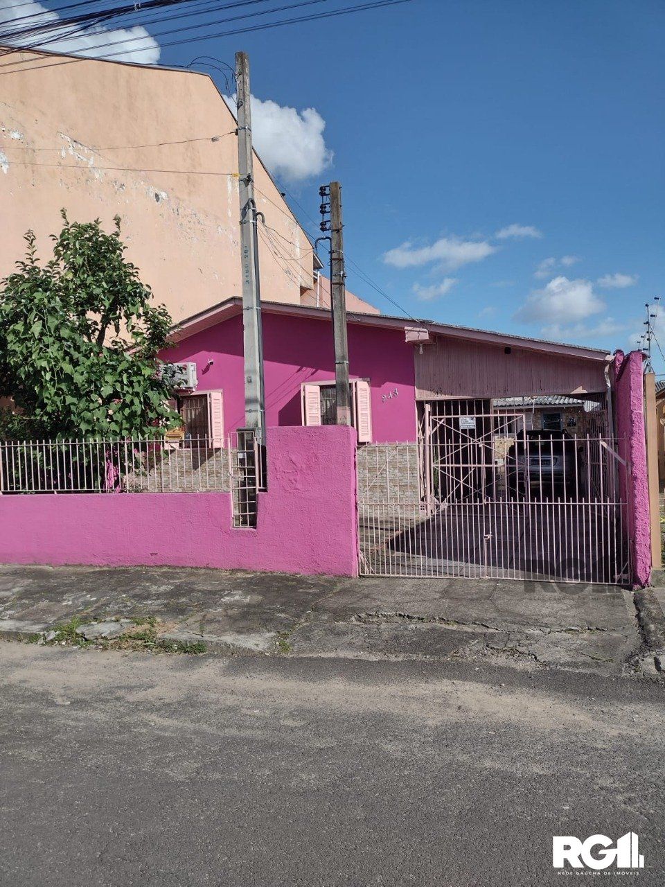 Casa à venda com 3 quartos, 126m² - Foto 1