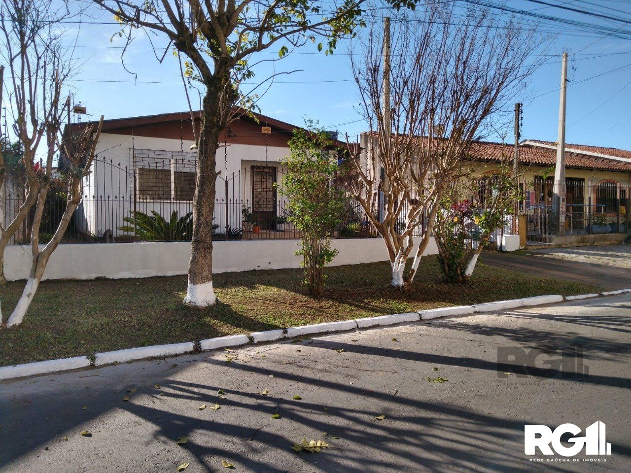 Casa à venda com 3 quartos, 120m² - Foto 1