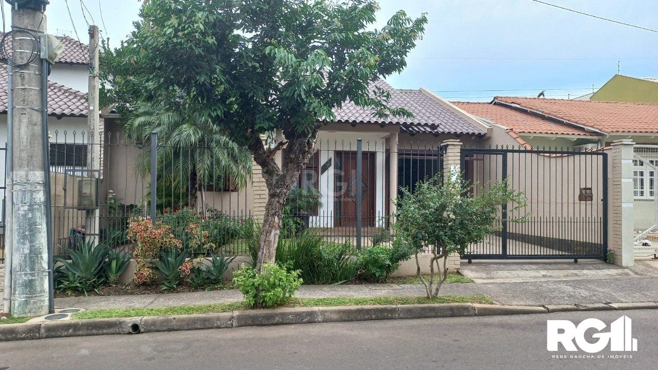 Casa à venda com 3 quartos, 135m² - Foto 1