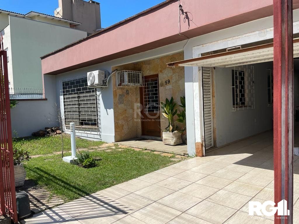 Casa à venda com 3 quartos, 78m² - Foto 1