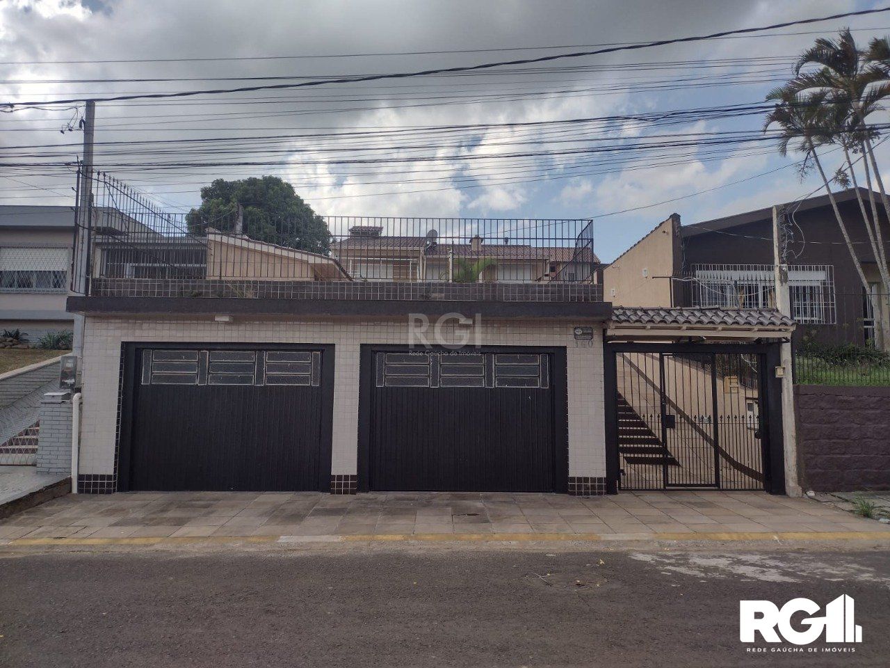 Sobrado à venda com 4 quartos, 350m² - Foto 1