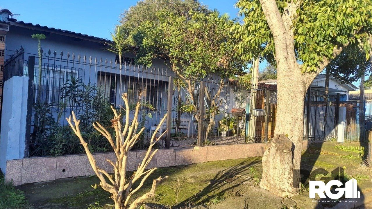 Casa à venda com 2 quartos, 100m² - Foto 1