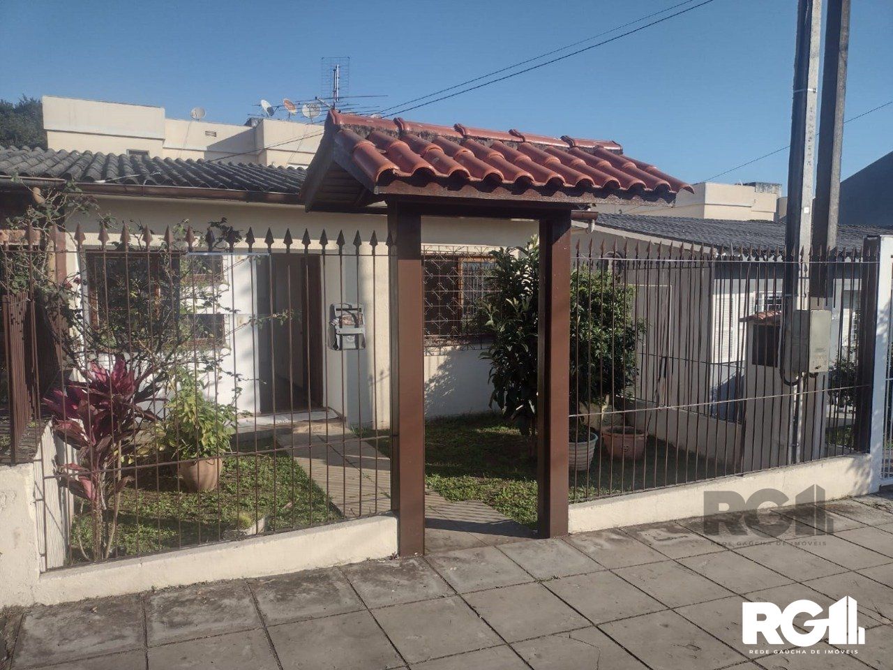 Casa à venda com 2 quartos, 61m² - Foto 1