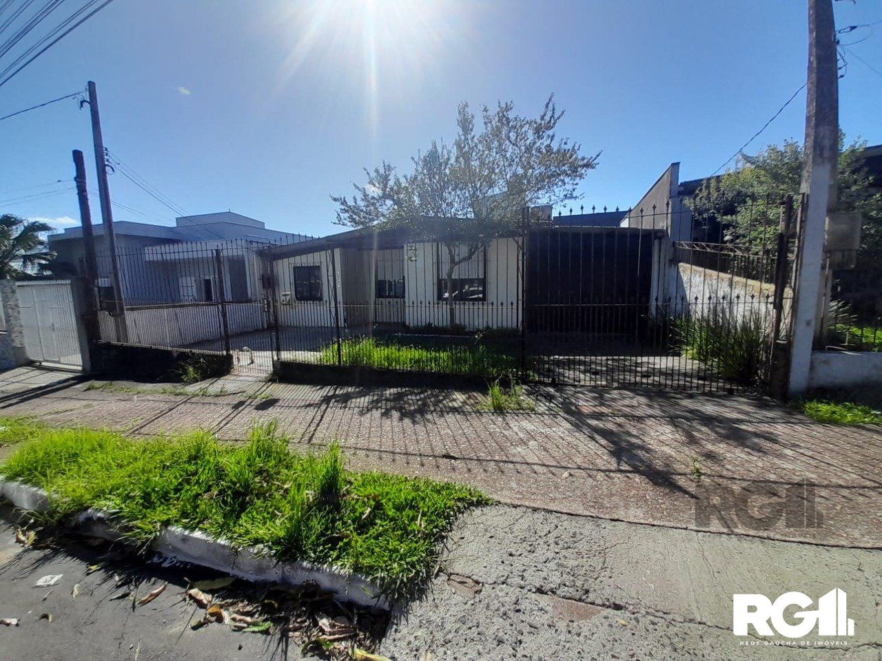 Casa à venda com 4 quartos, 152m² - Foto 1