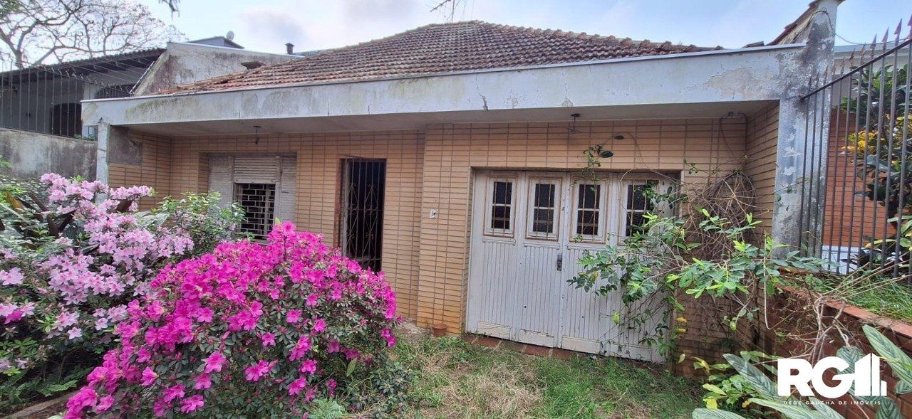 Casa à venda com 4 quartos, 211m² - Foto 1