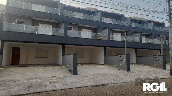 Casa à venda com 3 quartos, 194m² - Foto 1