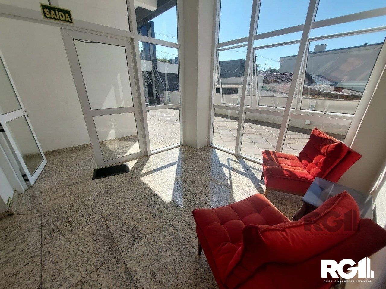 Apartamento à venda com 2 quartos, 67m² - Foto 5