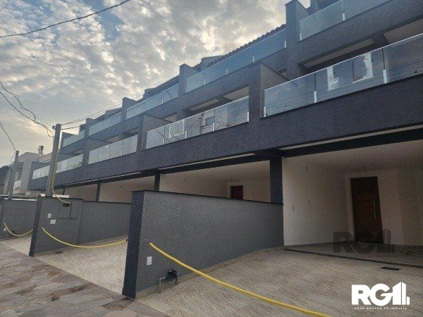 Casa à venda com 3 quartos, 194m² - Foto 2