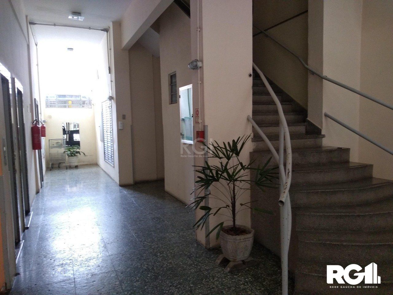 Apartamento à venda com 1 quarto, 29m² - Foto 2