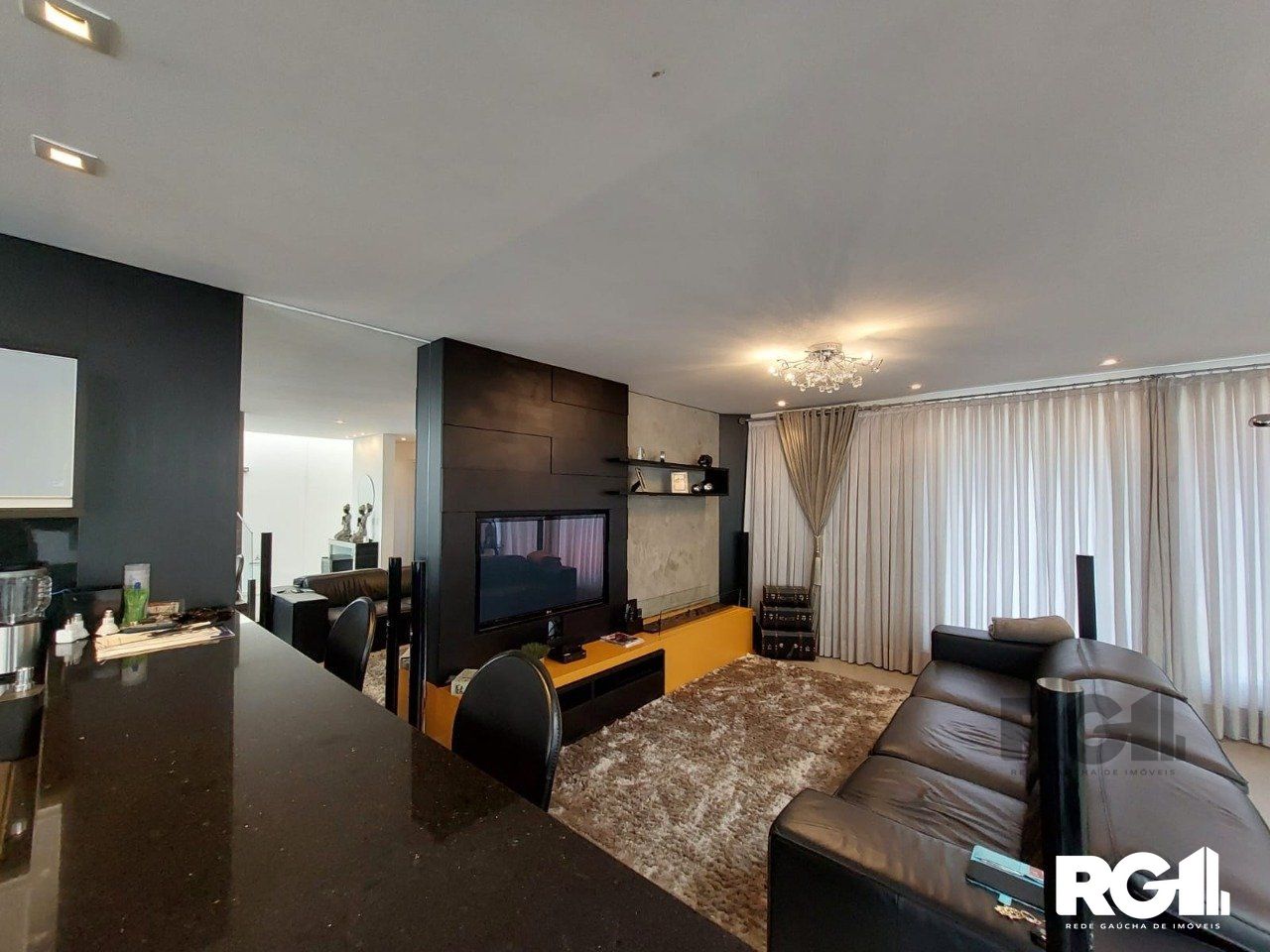 Casa de Condomínio à venda com 3 quartos, 296m² - Foto 2