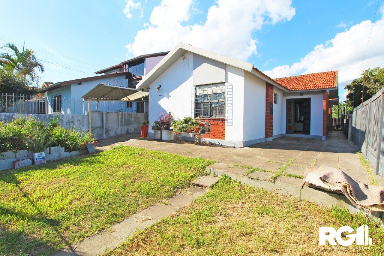 Casa à venda com 5 quartos, 74m² - Foto 1