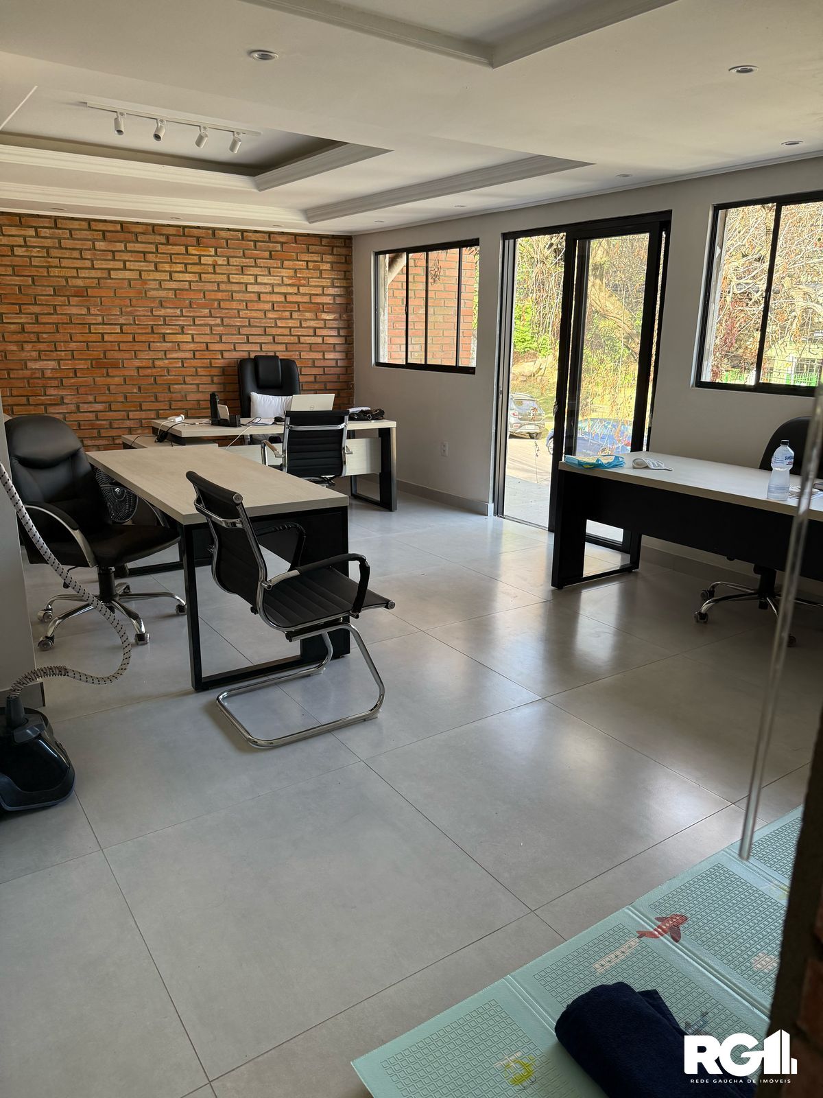 Casa à venda com 3 quartos, 280m² - Foto 1