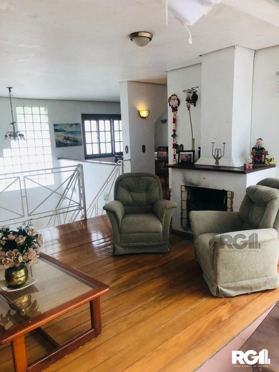 Casa à venda com 4 quartos, 357m² - Foto 1