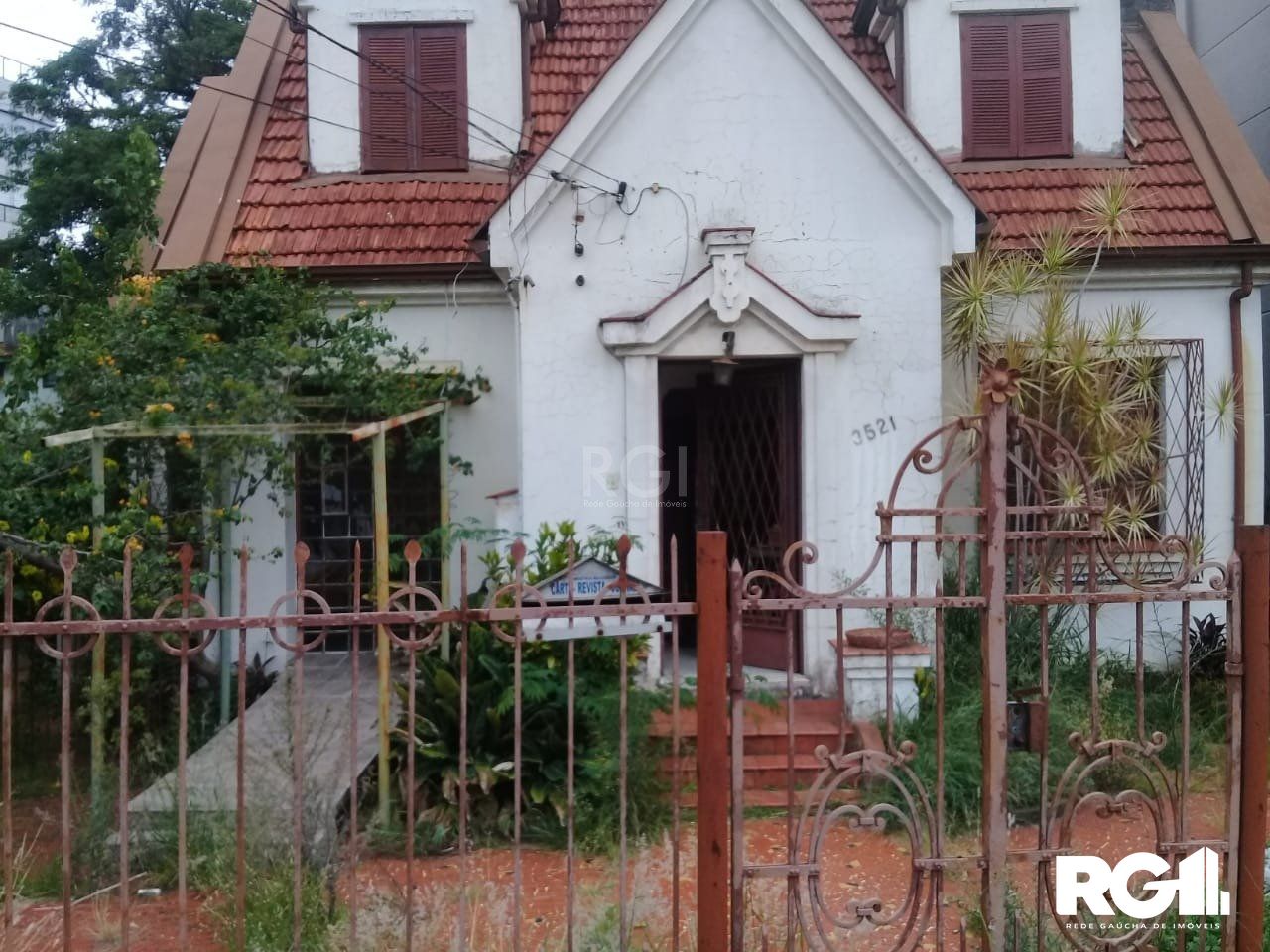 Casa à venda com 4 quartos, 201m² - Foto 1