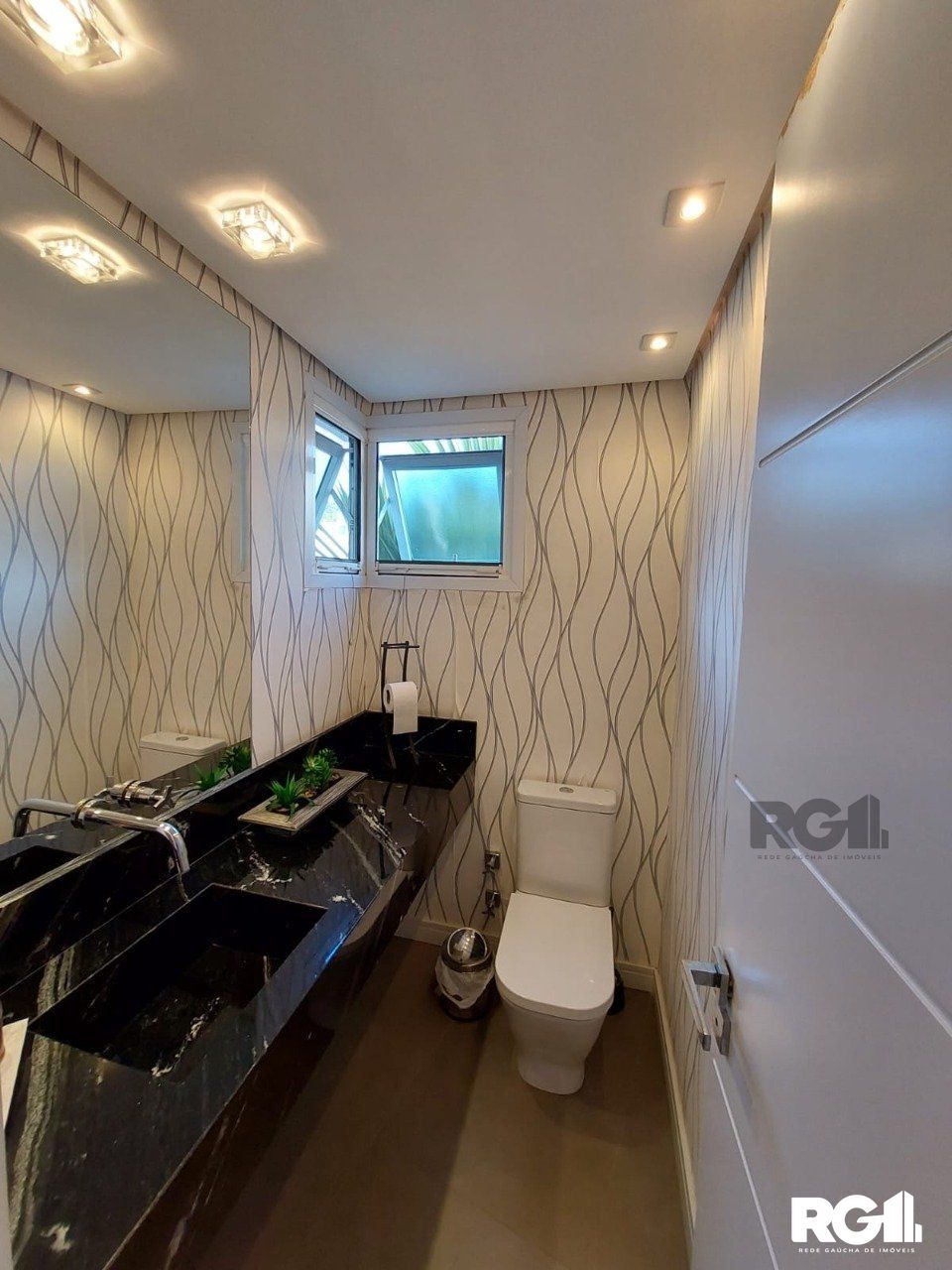 Casa de Condomínio à venda com 3 quartos, 296m² - Foto 3
