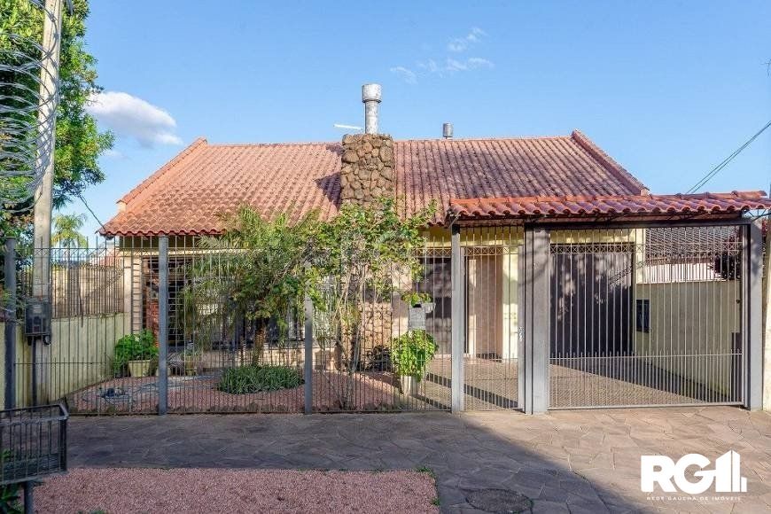 Casa à venda com 3 quartos, 195m² - Foto 1