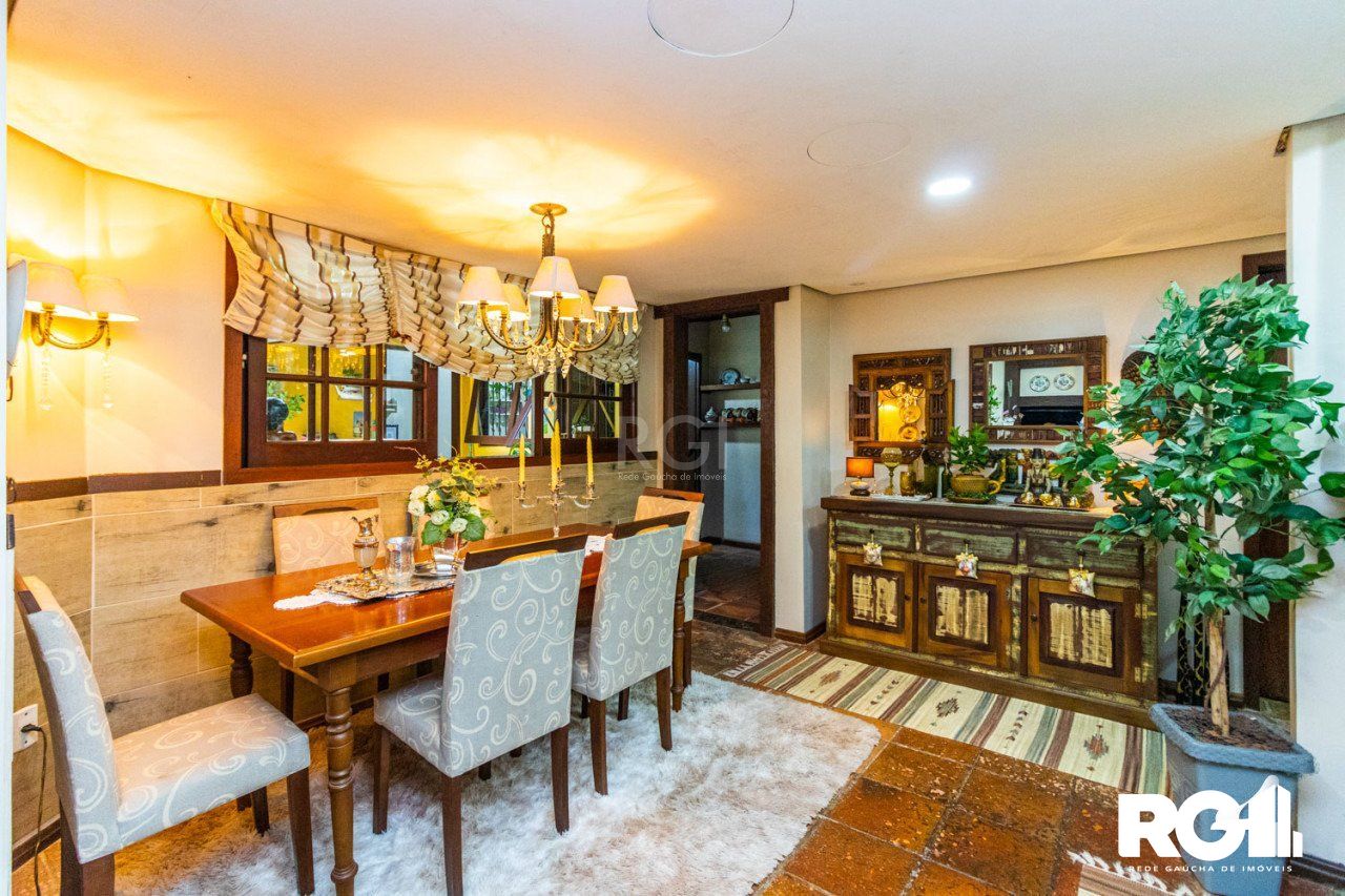 Casa de Condomínio à venda com 4 quartos, 231m² - Foto 2