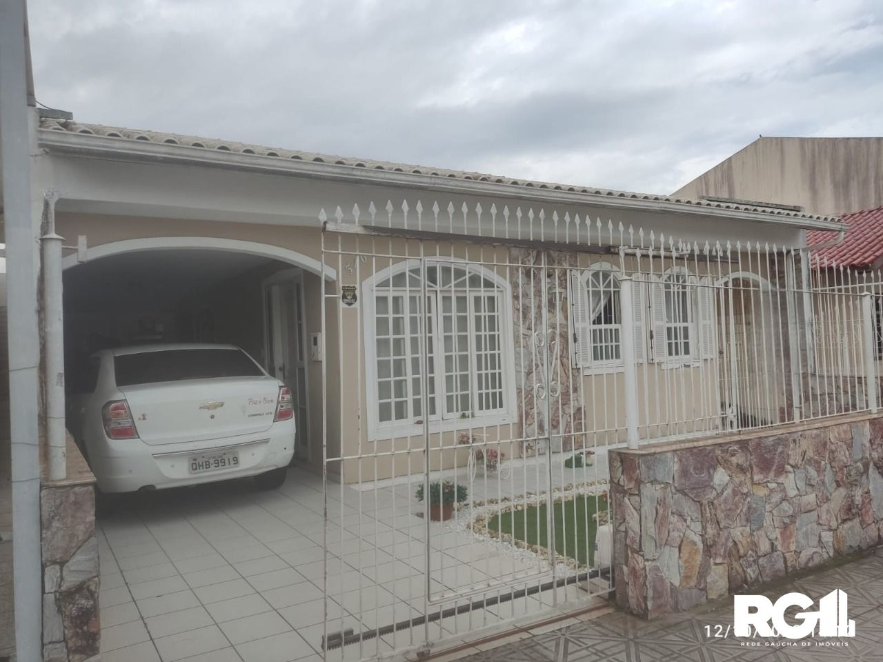 Casa à venda com 3 quartos, 101m² - Foto 1