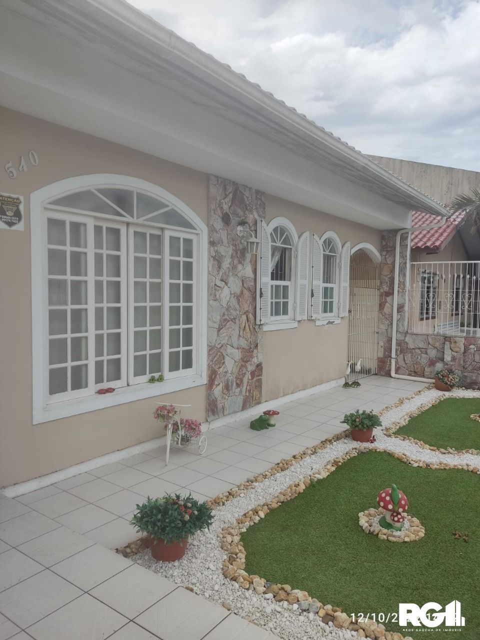 Casa à venda com 3 quartos, 101m² - Foto 2