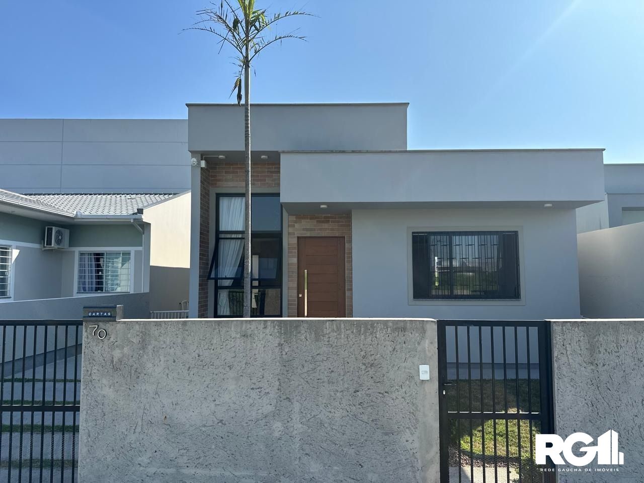 Casa à venda com 3 quartos, 70m² - Foto 1