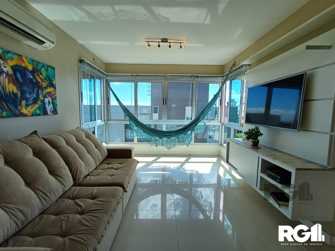 Apartamento à venda com 2 quartos, 68m² - Foto 1