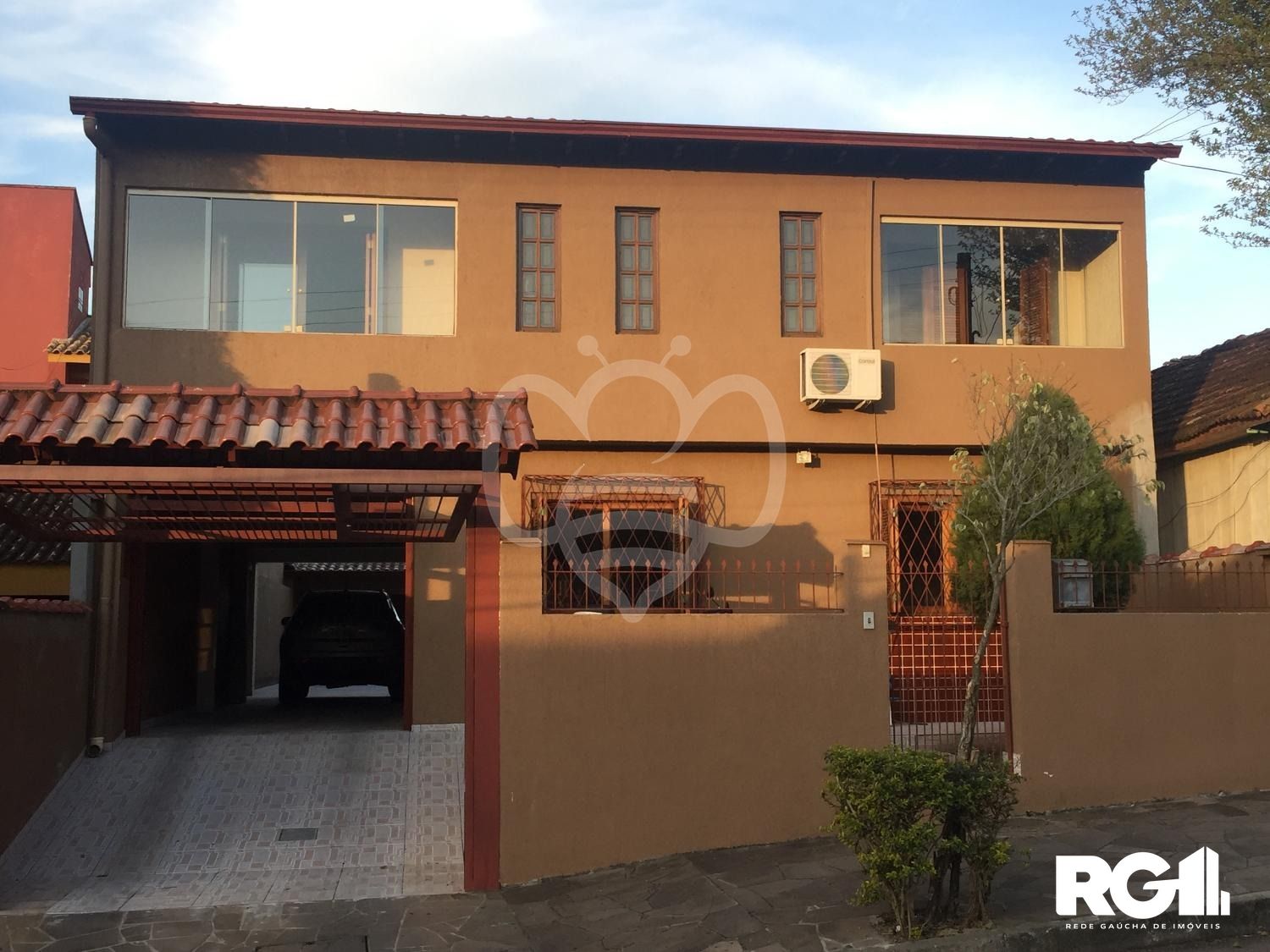 Casa à venda com 4 quartos, 265m² - Foto 1