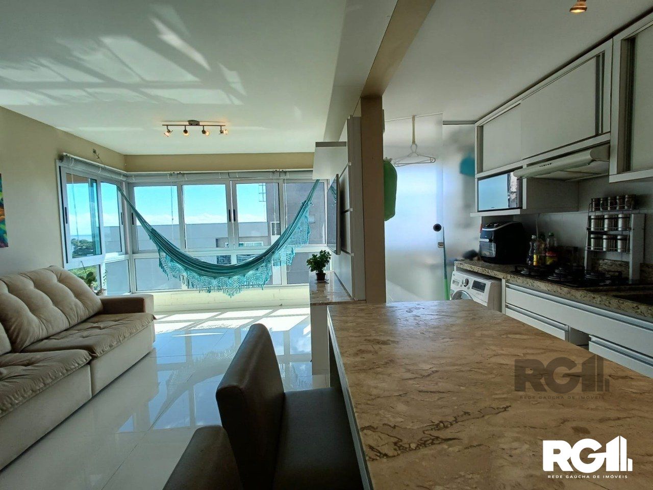 Apartamento à venda com 2 quartos, 68m² - Foto 3