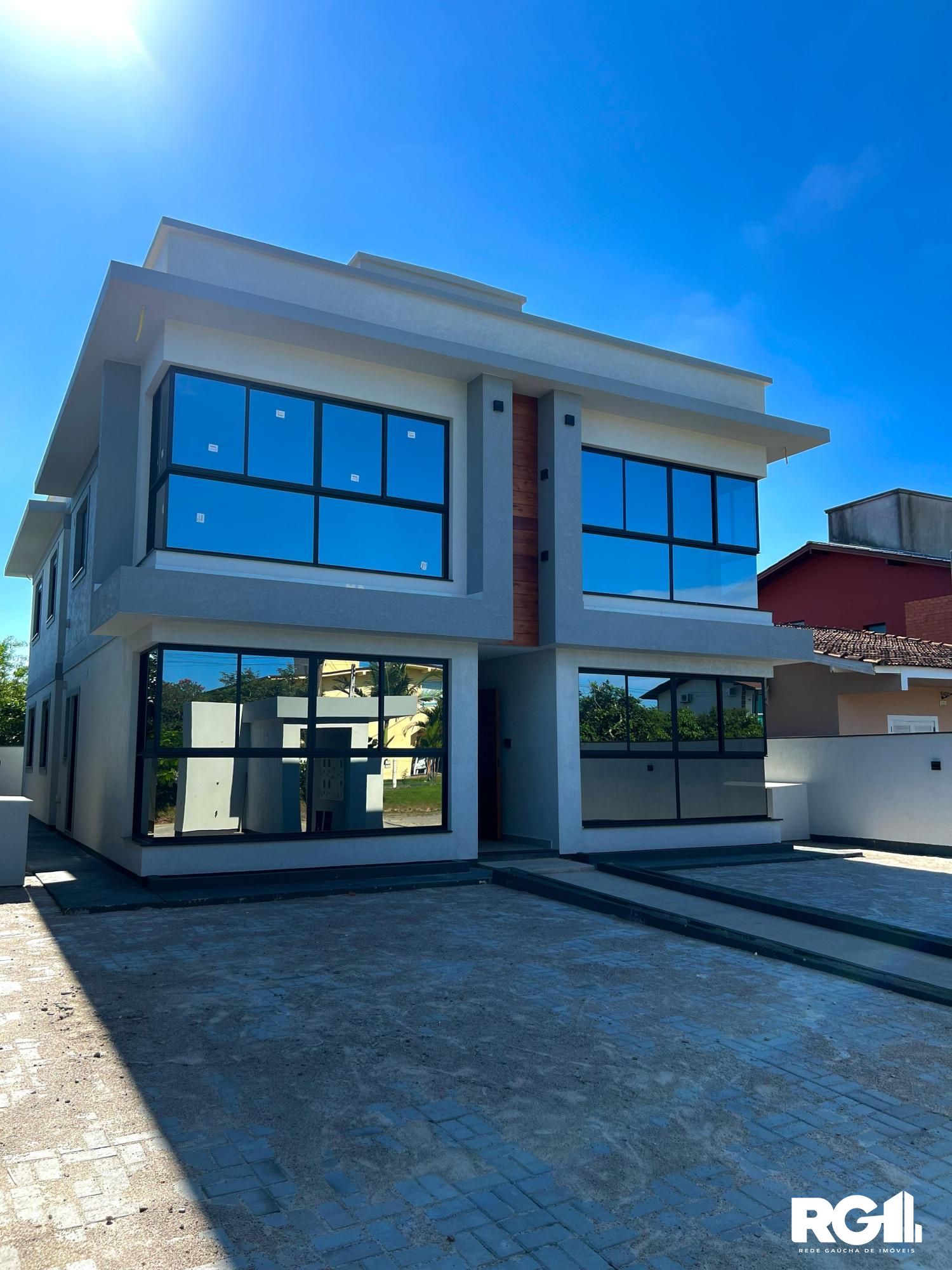 Apartamento à venda com 2 quartos, 67m² - Foto 2