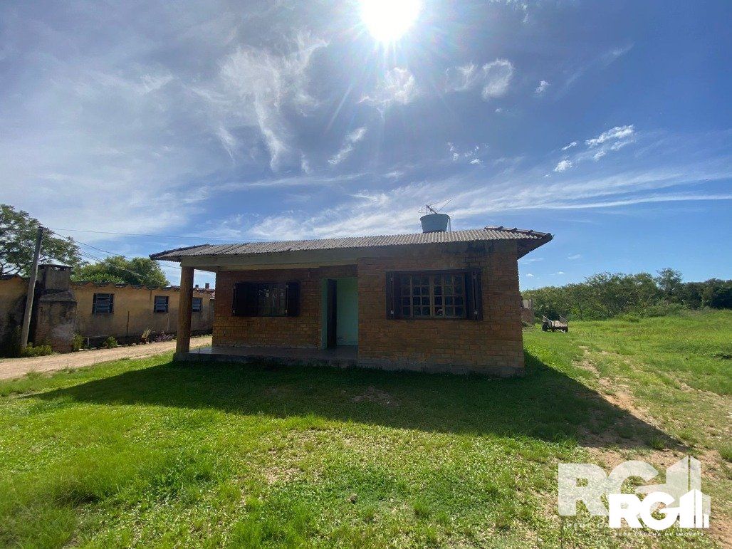 Casa à venda com 3 quartos, 60m² - Foto 1