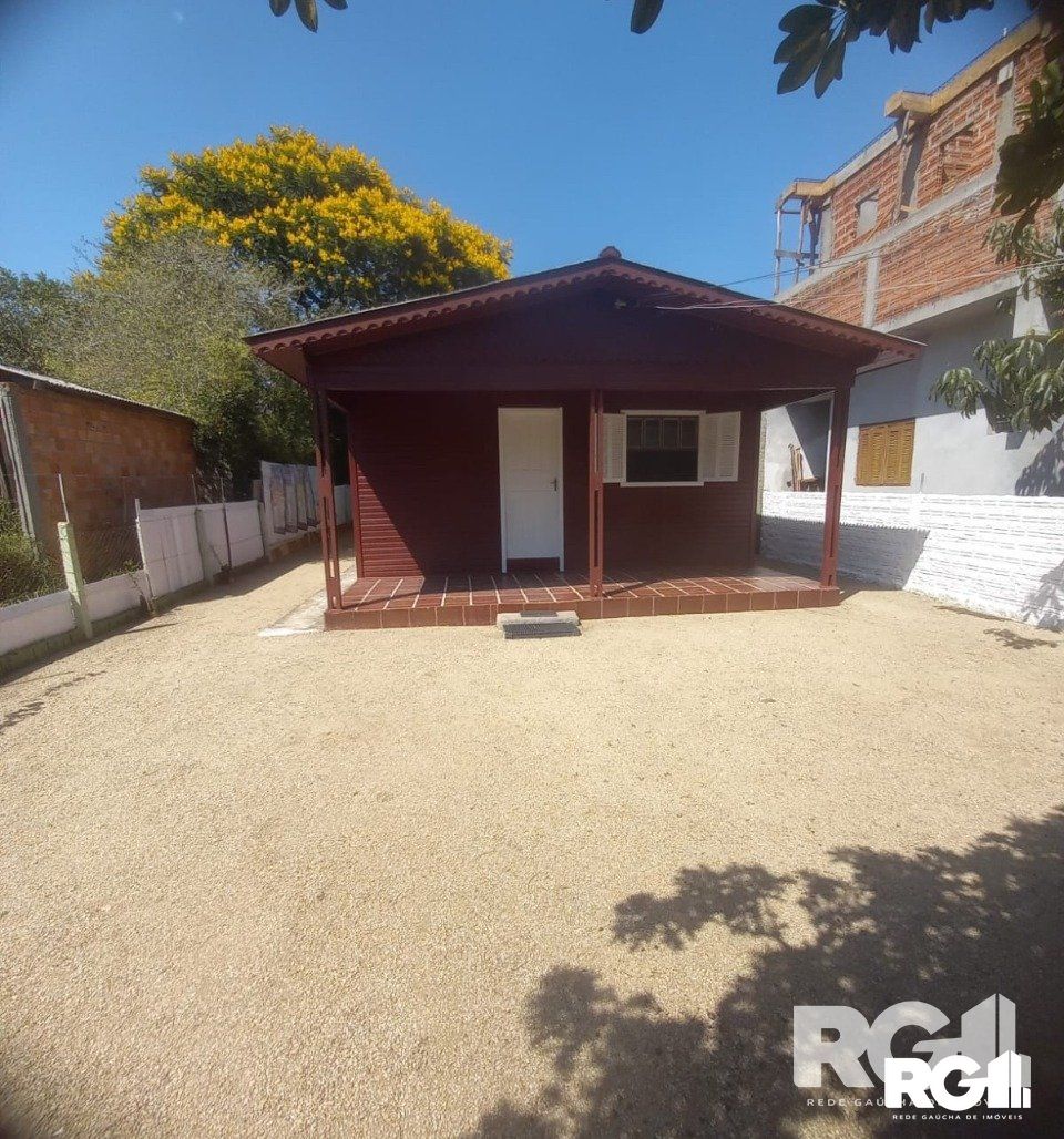 Casa à venda com 3 quartos, 97m² - Foto 1