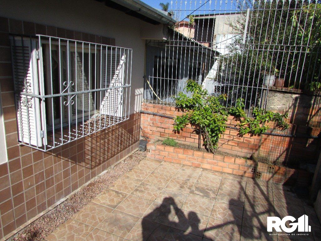 Casa à venda com 3 quartos, 180m² - Foto 2