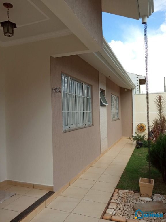 Casa à venda com 3 quartos, 140m² - Foto 1