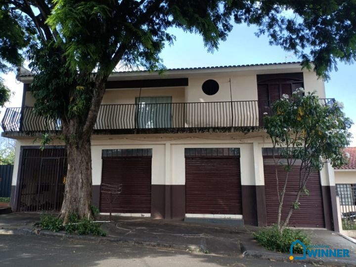 Sobrado à venda com 3 quartos, 252m² - Foto 1