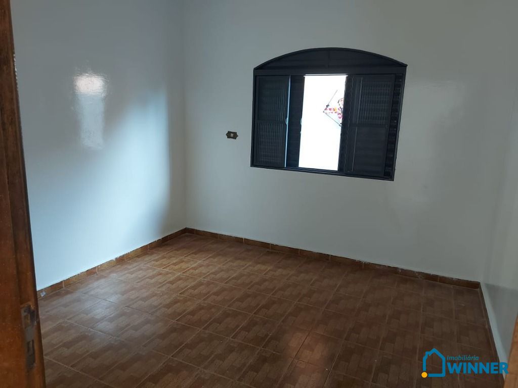 Casa para alugar com 2 quartos, 180m² - Foto 10