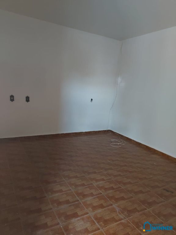 Casa para alugar com 2 quartos, 180m² - Foto 11