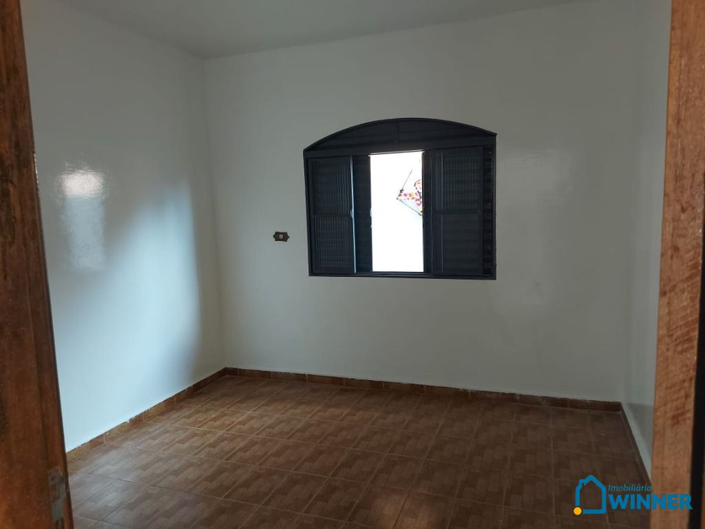 Casa para alugar com 2 quartos, 180m² - Foto 14