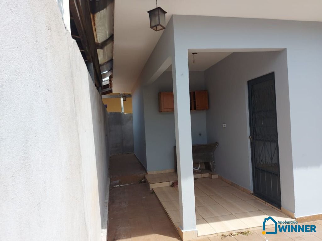 Casa para alugar com 2 quartos, 180m² - Foto 4