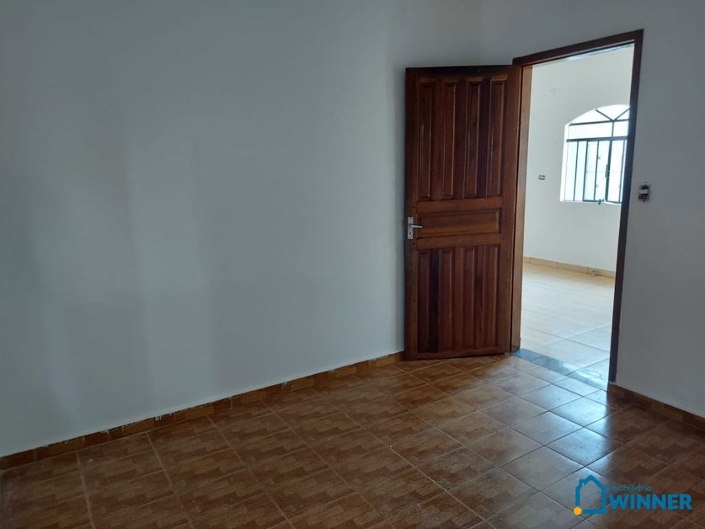 Casa para alugar com 2 quartos, 180m² - Foto 3