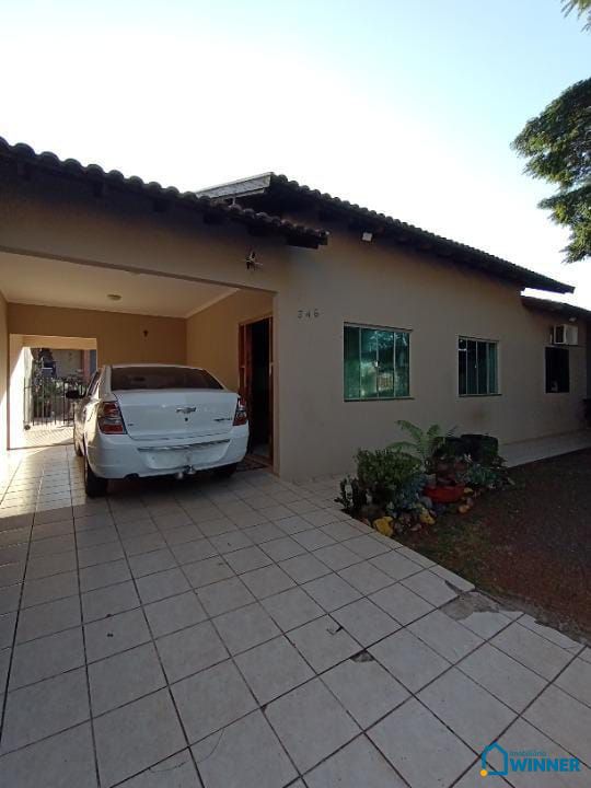 Casa à venda com 3 quartos, 197m² - Foto 1