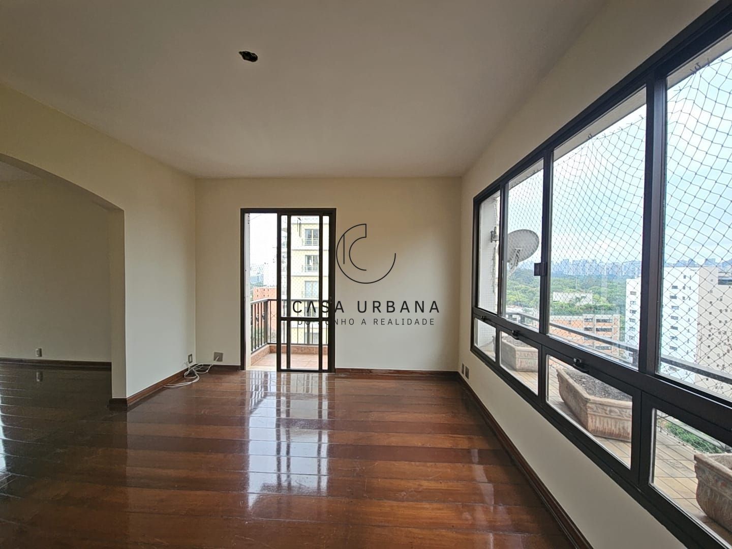 Apartamento à venda com 4 quartos, 256m² - Foto 1