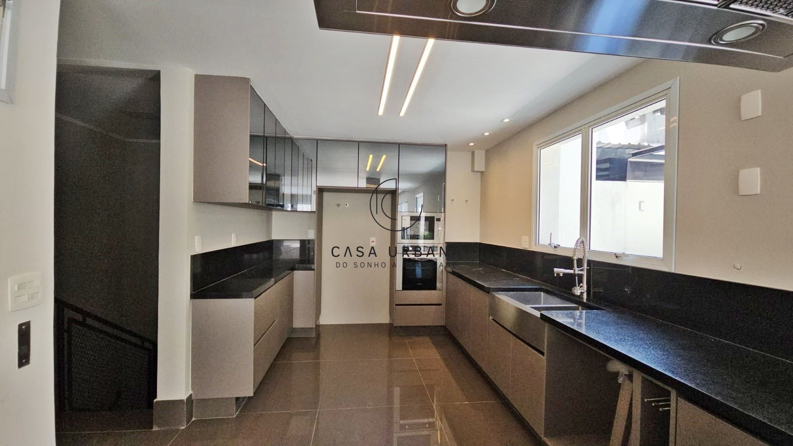 Casa de Condomínio à venda com 4 quartos, 445m² - Foto 17