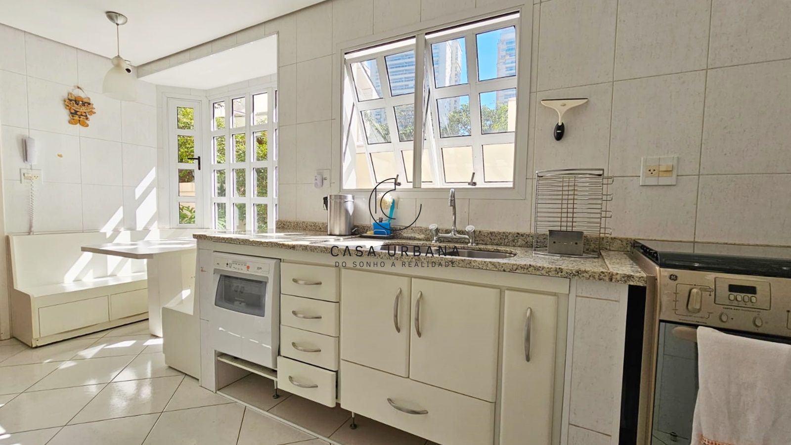 Casa de Condomínio à venda com 4 quartos, 300m² - Foto 37