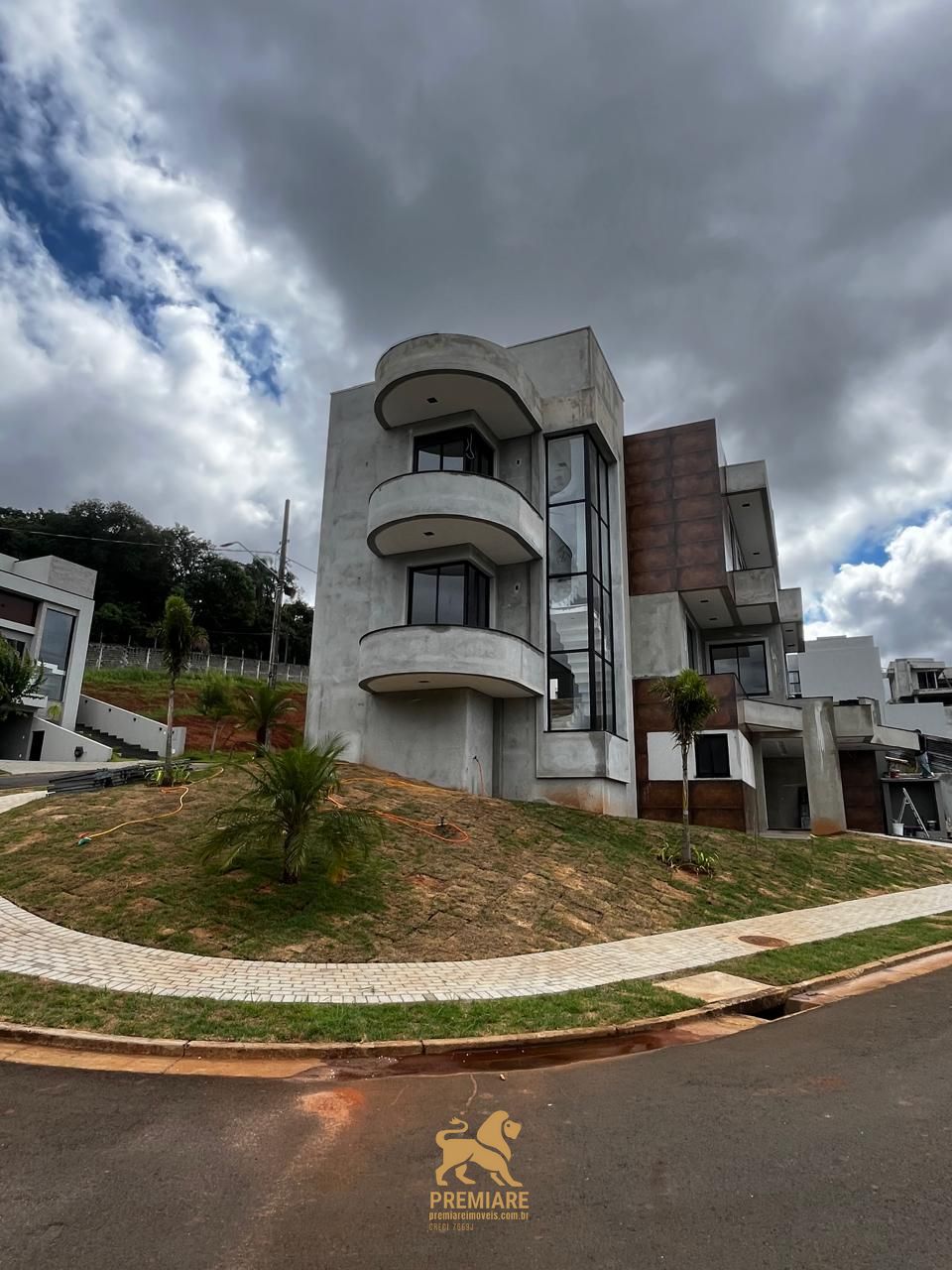 Casa de Condomínio à venda com 4 quartos, 345m² - Foto 1