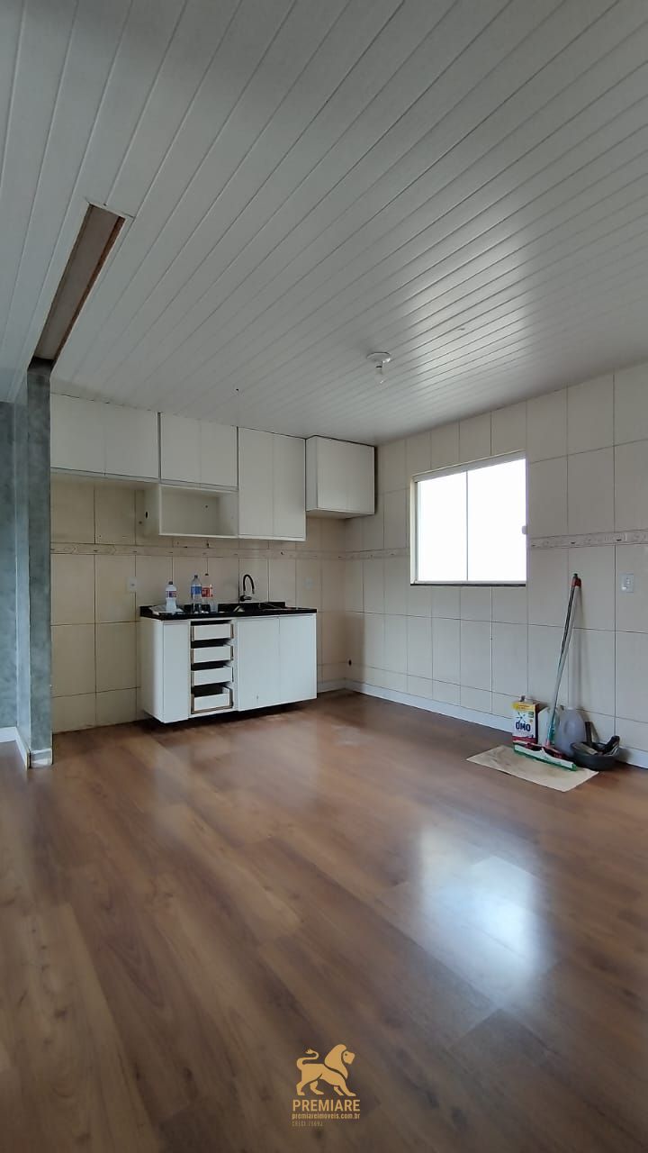 Casa à venda com 3 quartos, 60m² - Foto 2