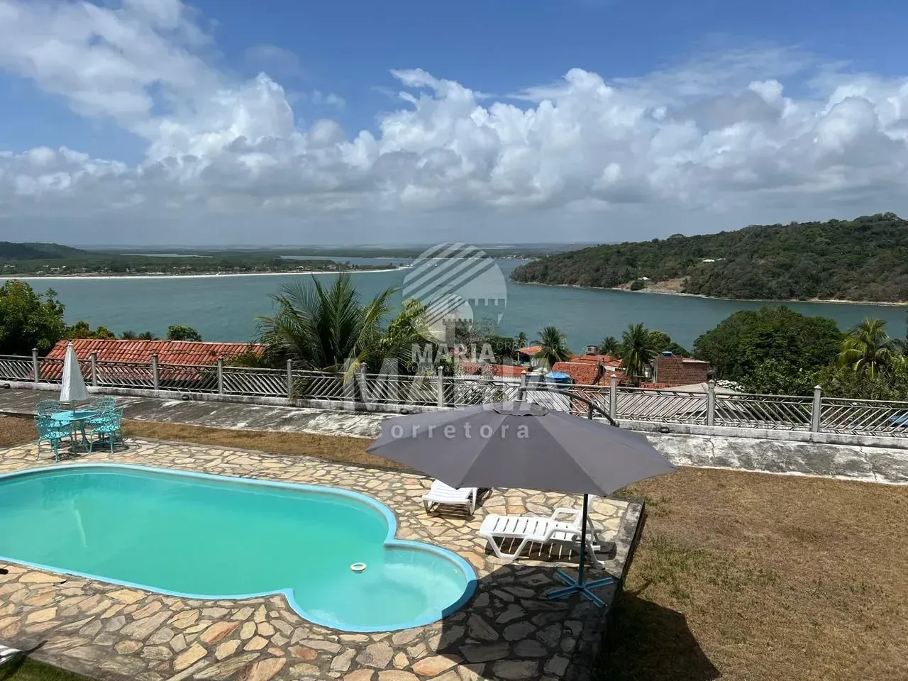 Casa + área de 5.000 m² com vista infinita para a Barra de Catuama à venda em Goiana/PE!