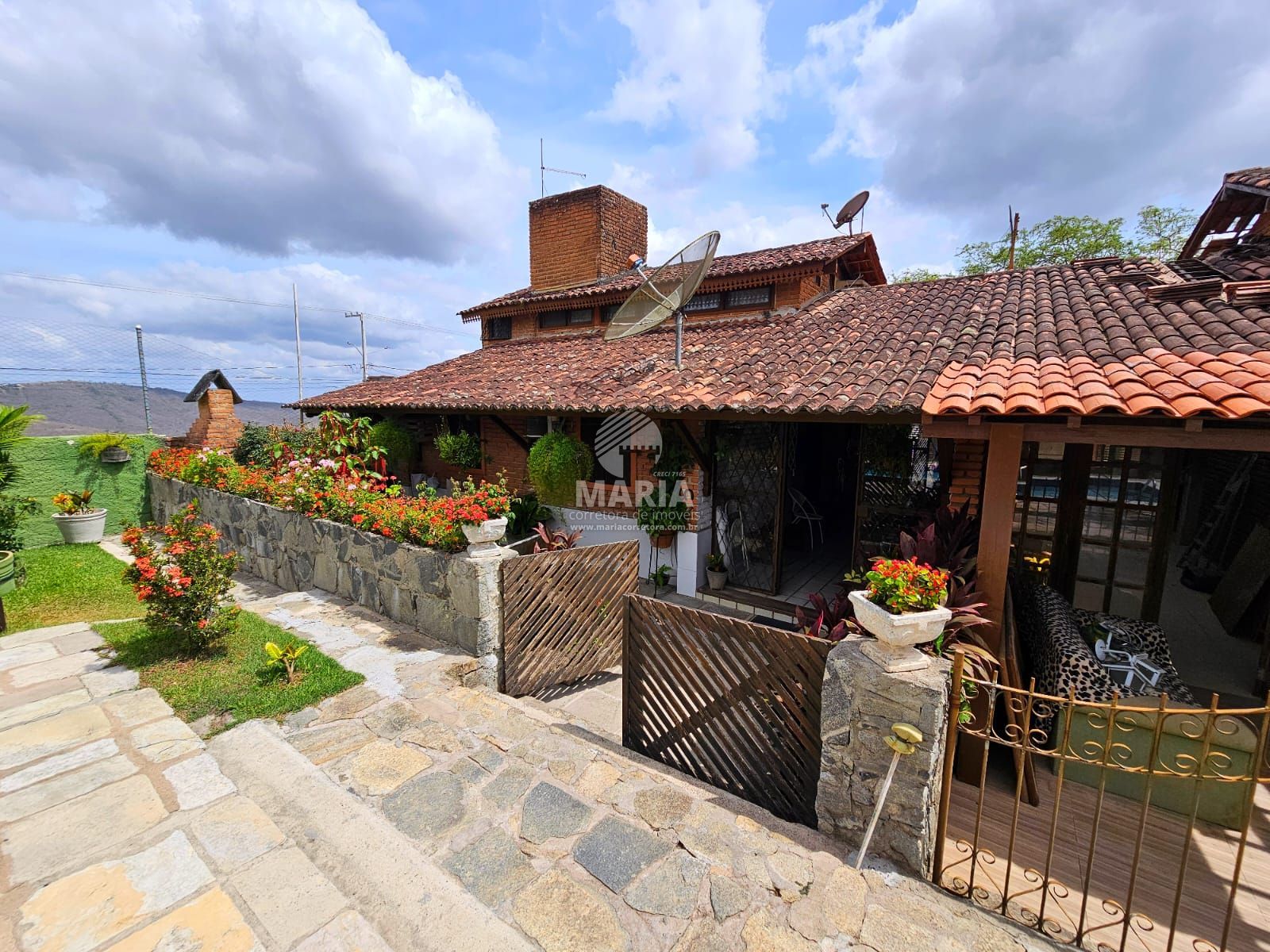 Casa de condomínio com 03 quartos à venda em Gravatá/PE!