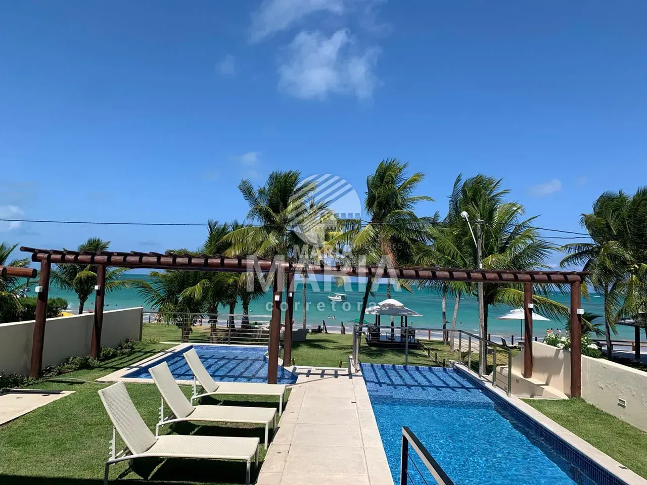 Casa à beira mar com 08 suítes no melhor trecho de Tamandaré! MOBILIADA!