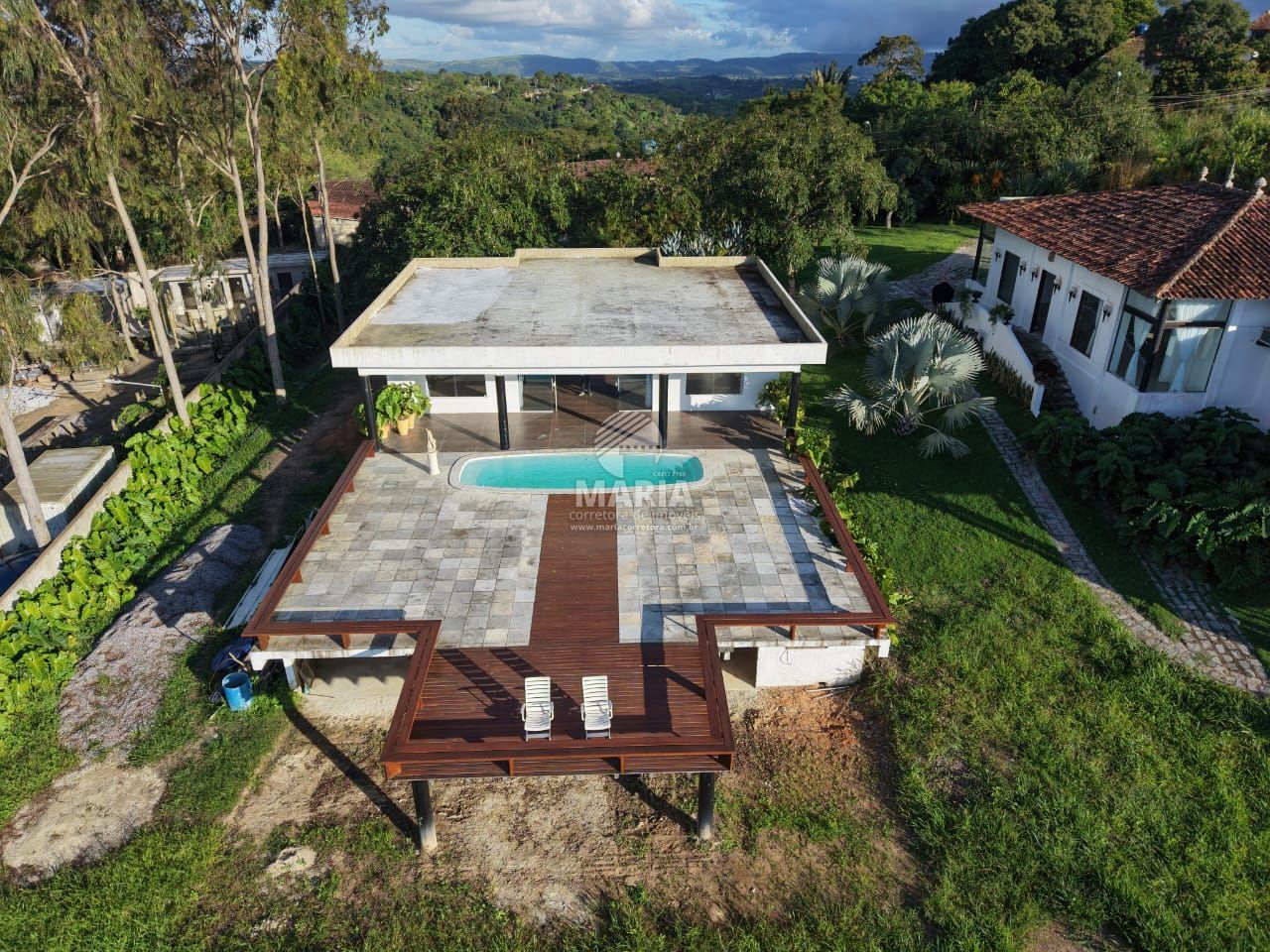 Casa fora de condomínio com 05 quartos e vista privilegiada para as montanhas à venda em Chã Grande/PE!