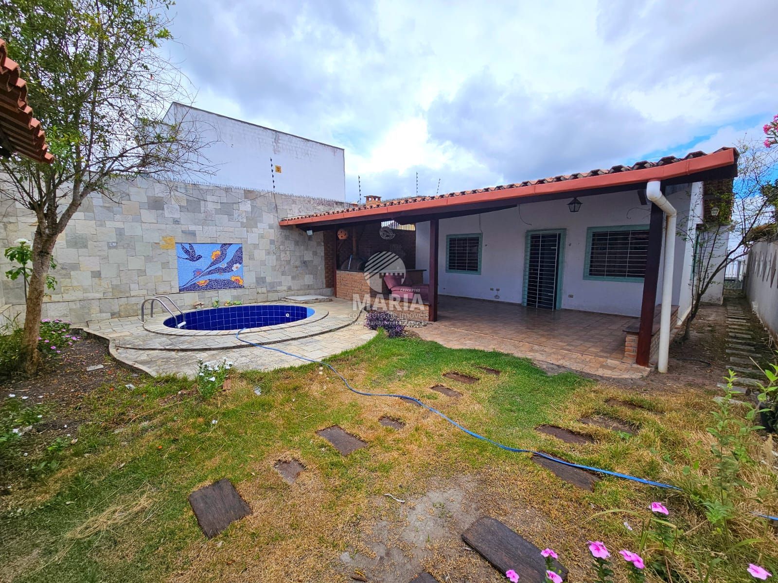 Casa fora de condomínio para locação anual em Gravatá/PE!